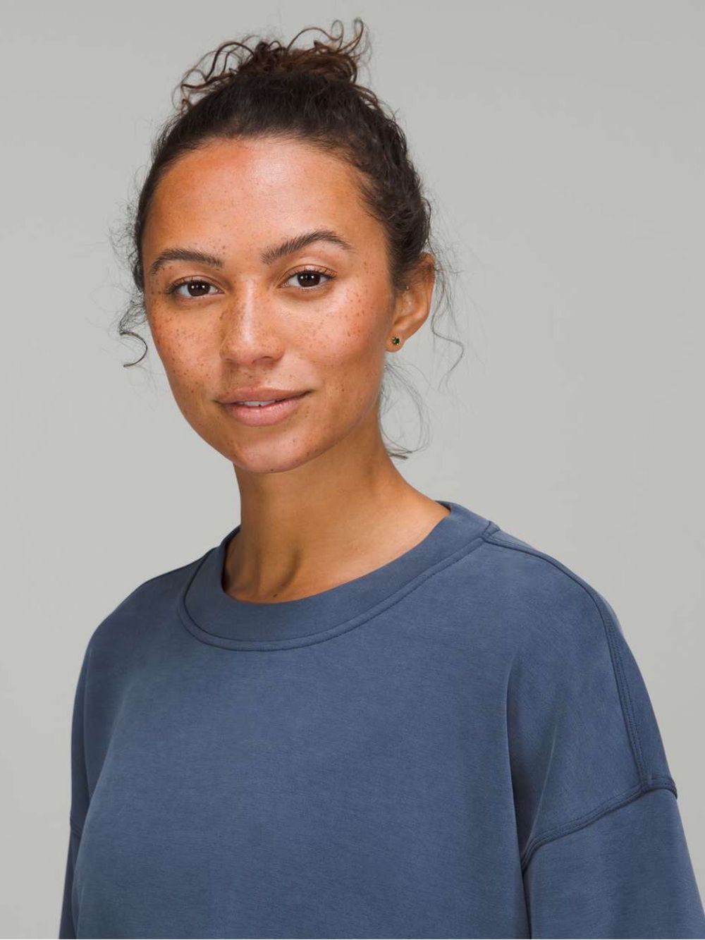 Lululemon Perfectly Oversized Cropped Crew *Softstreme
Mineral Blue $118 Retail - Picture 5 of 16